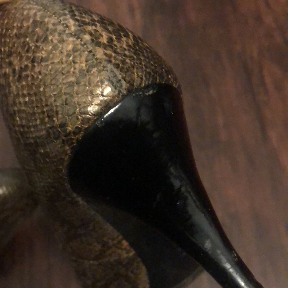 Women’s Bandolino Brown Faux Snakeskin Round Toe Pumps Size 7 - Picture 12 of 16